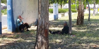 Çocuk parkında içki alemi