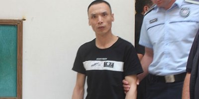 Kolundan makasla yaraladı