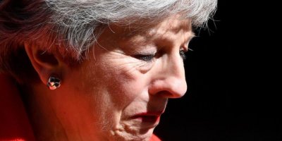 May’den istifa kararı