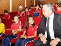 CUMHURBAŞKANI AKINCI, Öğrencilerle Tiyatro Oyunu İzledi