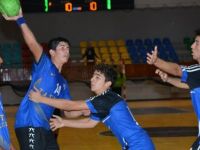 Liseler hentbolda kapışıyor