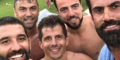 Yıldız isimler tatilde bir araya geldiler!