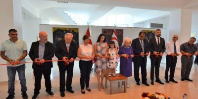 Bube’nin farkli tekniklerle hazirladiği ve 20 eserden oluşan kişisel resim sergisi Sucuoğlu tarafindan açildi…