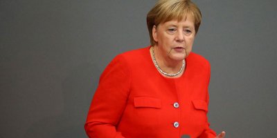 Merkel’den titremesiyle ilgili kaygılara ‘İyiyim’ yanıtı