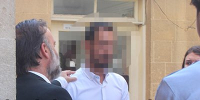 Eski eşinin çıplak fotoğraflarını ve videoları ailesine yolladı