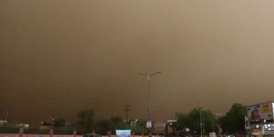 Hindistan'da çöken duvarlar 16 can aldı