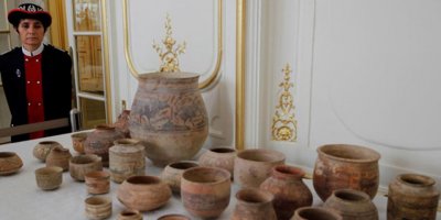 Fransa 445 parça tarihi eseri Pakistan'a iade etti