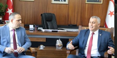 Maliye Bakanı amcaoğlu, Lefkoşa Türk Belediyesi Başkanı Harmancı’yı kabul etti