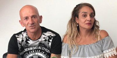 7 erkek tarafından sopalarla dövüldü!