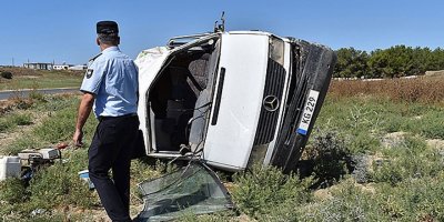 Yoldan çıktı, beton su oluğuna çarptı