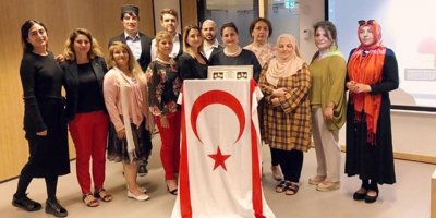 Türk bir Hollanda'da temaslarda bulundu