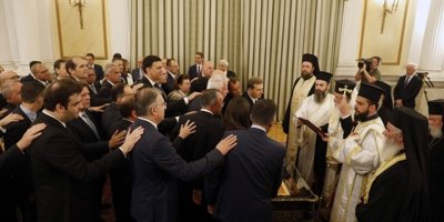 Yunanistan'da yeni kabine yemin etti