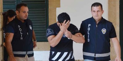 Demirbaş’ın elinden yarı çıplak kurtuldu