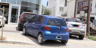 Sorumsuzca park edilen araçlar, yayaların tepkisine neden oluyor.