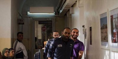 İsrail'in sınır dışı etmeye çalıştığı AA muhabirinden haber alınamıyor