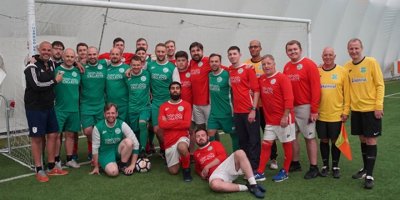 Kanser hastalarına yardım için 169 saat futbol oynadılar