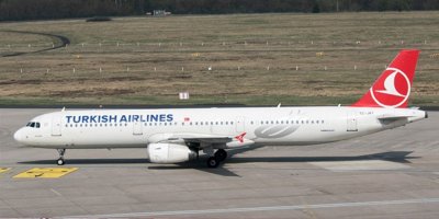 Ercan’a acil iniş yapan THY uçağının uçuşunu engellediler