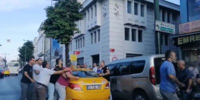 Taksici tartıştığı yolcuya bıçak çekerek saldırdı