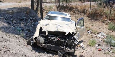 İki araç çarpıştı