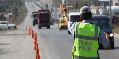 Polisten yol uyarısı