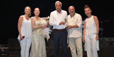 Candan Erçetin ve Kardeş Türküler Girne’de sahne aldı