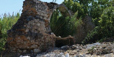 Tarihi su kemerleri her geçen gün yok olma tehlikesi geçiriyor