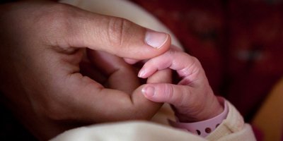 Hindistan’da ‘denizkızı’ dünyaya geldi