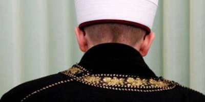 Okuduğu duayı beğenmeyip görme engelli imamı dövdüler