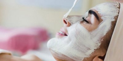 Yüzdeki yağ bezeleri için cilt maskesi nasıl yapılır?