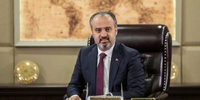 Eleştirilerin hedefi olan AKP’li başkan o şirketlerden istifa etti!