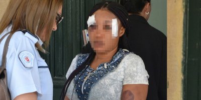 Kendisine şiddet uygulayan erkek arkadaşını bıçakladı