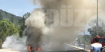 Öğle saatlerinde araba cayır cayır yandı