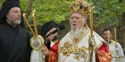 Fener Rum patriği Bartholomeos tarihi manastırda ayin yönetti