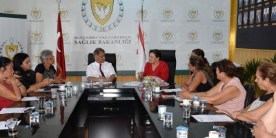 Kanser hastalarına yardım derneği Sağlık bakanı Pilli’yi ziyaret etti