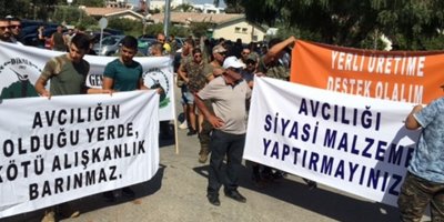 Avcılar Sloganlarıyla eylem yapıyor