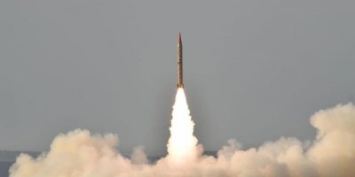 Pakistan’dan balistik füze denemesi