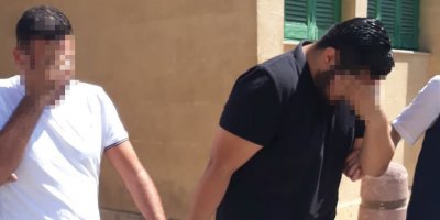 Sahtekarlıkla suçlanıyorlar