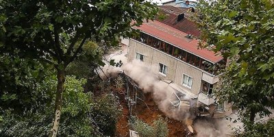 Evleri yıkılan vatandaşlardan Arda Turan'a dava