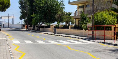 Okul yolundaki çizgileri belirginleştirdi