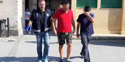 Ülkeye girişlerinde yakalandılar