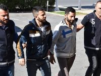 Uyuşturucuyu arabadan fırlatan şahıs hâlâ aranıyor