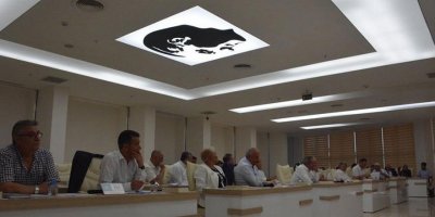 Başkan, belediyeyi Atatürk ile donattı