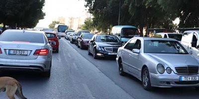 Yollar yine kilitlendi