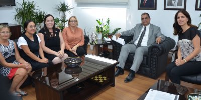 Sucuoğlu, Kıbrıs Kadın Sağlığı Araştırma Derneği temsilcilerini kabul etti