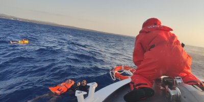 İskele açıklarında gezi teknesi alabora oldu…