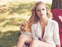 Hadise, 7 sene sonra el ele