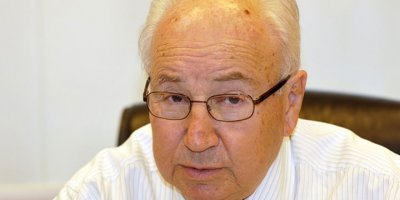 Duayen hukukçu Oktay Feridun hayatını kaybetti