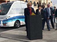 Sürücüsüz otobüs ilk gününde kaza yaptı