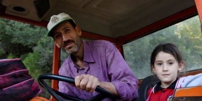 Kızının okula gidebilmesi için veresiye yol yaptıran babaya yardım müjdesi