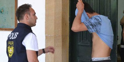 12 şişe şarap çaldı